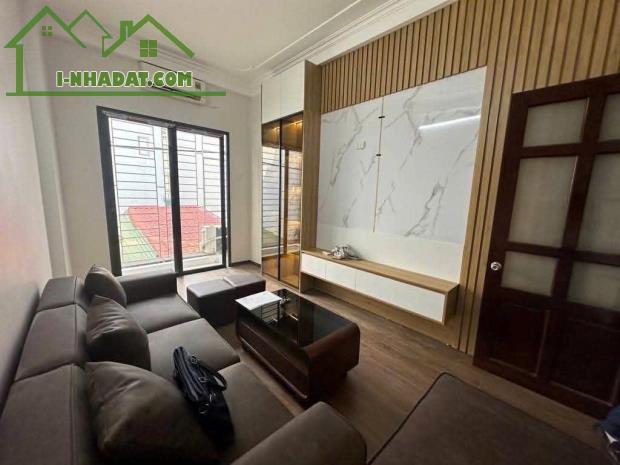 Bán nhà phố Tư Đình_nhà mới_5 tầng_ diện tích 30m2_6,7 tỷ