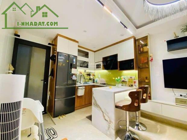 Bán căn TT tầng 2 sổ đỏ riêng, Lý Thường Kiệt Hoàn Kiếm, 60 m2-2 ngủ-1 KH-1 wc, 4 tỷ - 2