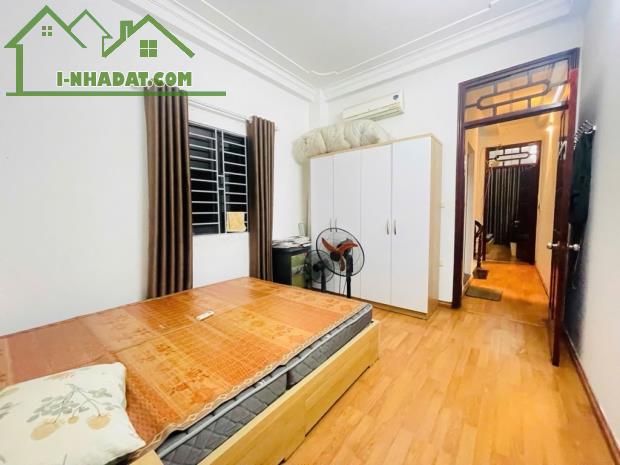 🏡CẦU GIẤY-NHÀ ĐẸP Ở NGAY -DT 40m2💸 9,4 tỷ- 1 NGOẶT ĐẾN NHÀ - SÁT Ô TÔ - SÁT KĐT NAM CƯỜN - 4