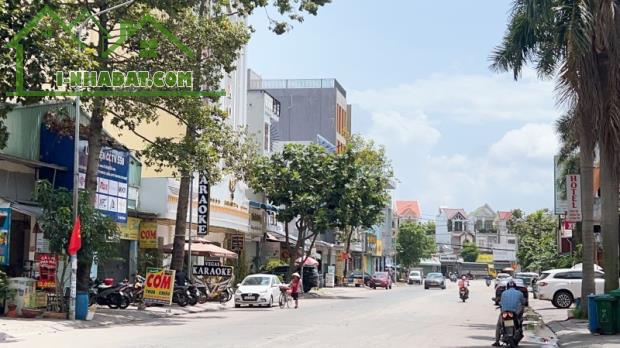 Cho thuê nhà 4 Tầng ngay Vincom 550 NGANG 15M,có Thang Máy,PCCC đầy đủ