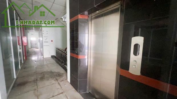 Cho thuê nhà 4 Tầng ngay Vincom 550 NGANG 15M,có Thang Máy,PCCC đầy đủ - 1