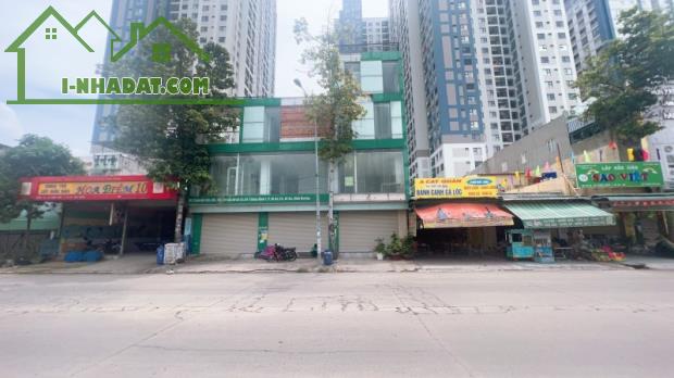 Cho thuê nhà 4 Tầng ngay Vincom 550 NGANG 15M,có Thang Máy,PCCC đầy đủ - 2