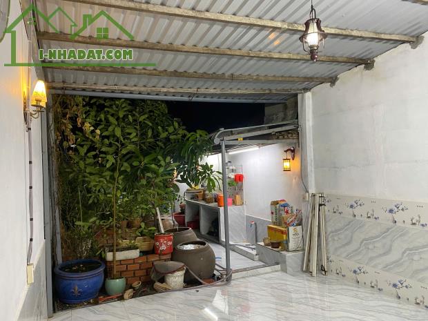 BÁN NHÀ GÁC LỬNG – SỔ RIÊNG THỔ CƯ. 200m2. Chỉ 2Tỷ4. Ô Tô - 4