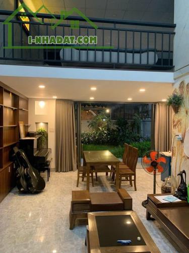 BIỆT THỰ SÂN VƯỜN ĐƯỜNG 8M XH - 200M2 NGANG 8M - CHỈ 18,9 Tỷ - BÌNH QUỚI - BÌNH THẠNH.