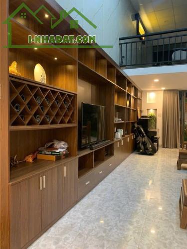 BIỆT THỰ SÂN VƯỜN ĐƯỜNG 8M XH - 200M2 NGANG 8M - CHỈ 18,9 Tỷ - BÌNH QUỚI - BÌNH THẠNH. - 2