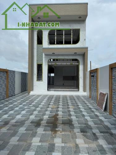 BÁN NHÀ GÁC LỬNG HIỆN ĐẠI TẠI LONG ĐẤT, NGANG 6M, GIÁ 1TY500 - 1