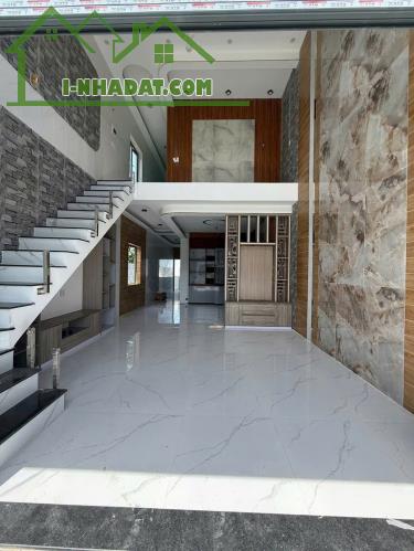 BÁN NHÀ GÁC LỬNG HIỆN ĐẠI TẠI LONG ĐẤT, NGANG 6M, GIÁ 1TY500 - 2