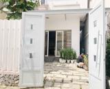 Gấp bán nhà Thủ Đức, giá 11.8 tỷ, 3 tầng, dt 150m2, cạnh Phạm Văn Đồng.
