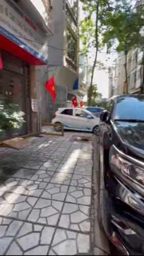 Bán nhà mặt phố ngay cột Đồng Hồ Hạ Long,S sử dụng :160 m,4 tầng. LH:0915 069 737