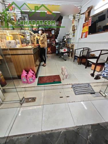 18 - CG: Cho thuê nhà mặt tiền Đề Thám 17 triệu