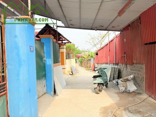 HÀNG FO. NGỌC TẢO. PHÚC THỌ. CHO A/C MUA ĐƯỢC GIÁ TỐT DÂY Ạ,
BÁN ĐẤT TẶNG NHÀ MÁI BẰNG 1