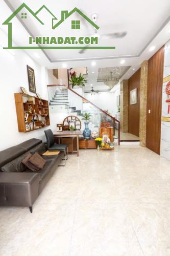 NHÀ ĐẸP 3 TẦNG – MẶT TIỀN HẺM XE HƠI THÔNG – LÂM VĂN BÊN – NỞ HẬU – GIÁ 8.950 TỶ