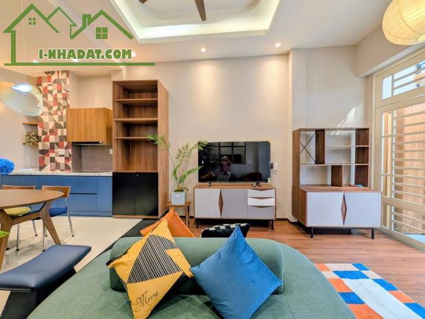 Phú Nhuận, nhà đẹp hẻm XH thông Hồng Hà, 4 Tầng, 38m2, gần sân bay, TN 240tr/năm, 8.x Tỷ