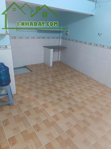 Cho thuê phòng trọ giá rẻ tại Phú Tân (TP.Bến Tre), tỉnh Vinh Long, 900k/p. 0988435377