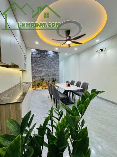 Bán Nhà Mới Phường Tân Phong.NGAY CHỢ TÂN PHONG.Giá Sốc CHỈ 3 TỶ 700 - 2