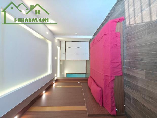 nhà Xuân Đỉnh, 45m2, 5 tầng, 2 thoáng, ngõ nông, oto 10m 9 tỷ hơn