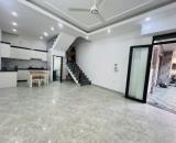 Bán nhà 4 tầng chắc chắn sân chung rộng rãi phố Trực Cát