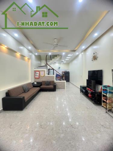 Bán nhà 2 tầng sạch đẹp ngõ 51 Khúc Hạo