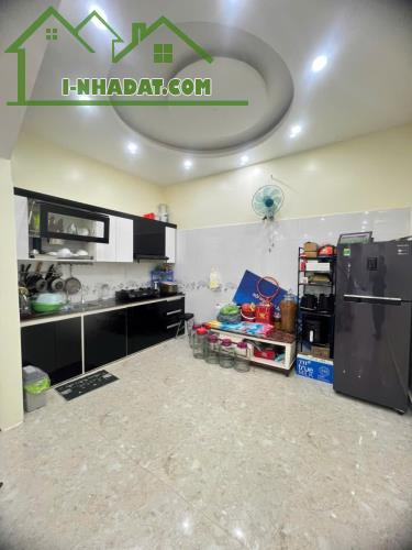 Bán nhà 2 tầng sạch đẹp ngõ 51 Khúc Hạo - 1