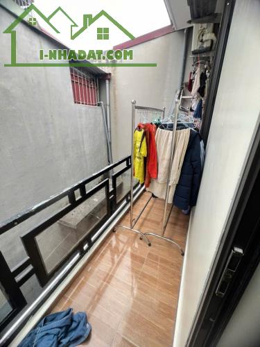 Bán nhà 2 tầng sạch đẹp ngõ 51 Khúc Hạo - 5