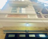 GẤP! PHẠM VĂN ĐỒNG - CÔNG VIÊN HÒA . DT: 33 M2, RỘNG: 3,9M. NHỈNH 8ty. GẦN Ô TÔ.