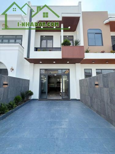 Bán Nhà Lầu Đẹp RỰC RỠ Có sân đầu xe hơi-Vị Trí Vàng Sát Bên Chợ Cũ Mỹ Tho - 5