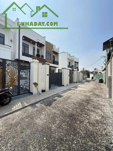 Bán Nhà Lầu Đẹp RỰC RỠ Có sân đầu xe hơi-Vị Trí Vàng Sát Bên Chợ Cũ Mỹ Tho - 4