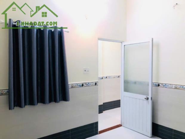 Bán nhà đẹp xã Long Trạch, Cần Đước dt 120m2 1 lầu 4pn, 2wc giá 2,8 tỷ