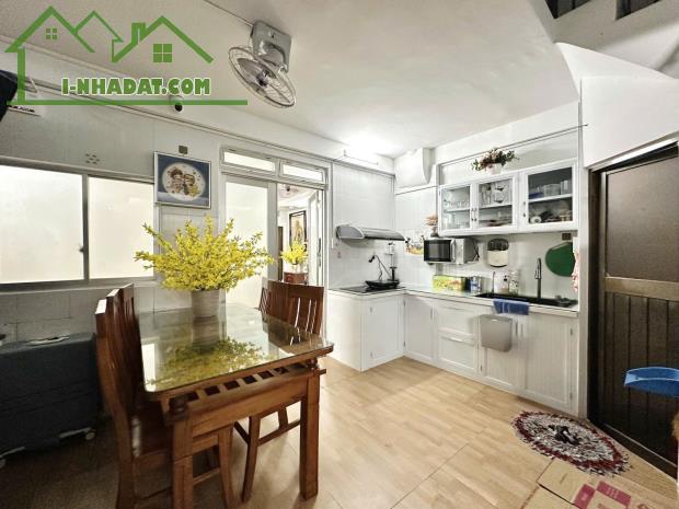 Bán nhà mặt tiền Hoa Lan - Phú Nhuận, ngang 4,5m KC: Hầm + 4 tầng chỉ nhỉnh 16 tỷ - 4