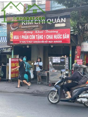 Vì gia đình có việc nên cần sang lại quán, quán đang kinh doanh ổn định