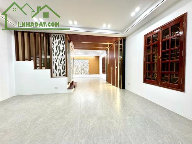 Nhà Xuân Đỉnh, 68m2,6T, thang máy, phân lô, gara 3 oto, view thoáng VV