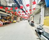 BÁN NHÀ LA THÀNH,  DT 20M² 3 TẦNG, Ô TÔ ĐỖ CỬA, KINH DOANH ĐỈNH, Ở SƯỚNG,.