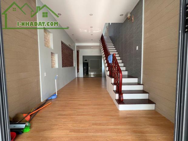 bán nhà mặt tiền ngô quyền, tân an, lagi, bình thuận. 1 trệt 1 lầu, nhà mới, sổ sẵn.