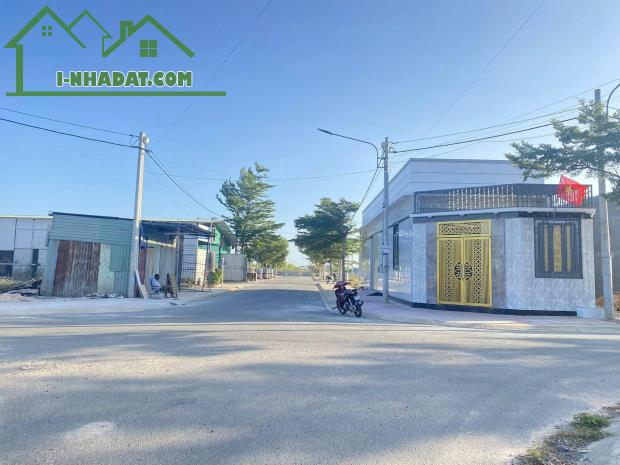 PHƯỜNG HÀM THẮNG - LÔ GÓC SIÊU ĐẸP CHỈ 980 TRIỆU SỔ SẴN QUY HOẠCH 1/500