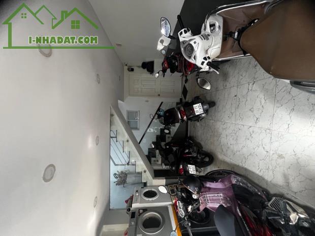 NHÀ MẶT TIỀN TÂN BÌNH - PHƯỜNG 4 CŨ - 50M2, 5 TẦNG, NGANG 4M,  Ô TÔ ĐỖ CỬA, VỊ TRÍ CỰC ĐẸP - 3