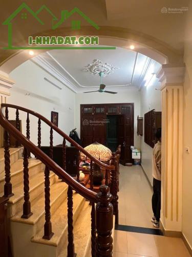 Cho thuê nhà Mạc Thị Bưởi-Hai Bà Trưng, 50m2, 3 tầng, 2 ngủ, 12tr - 2