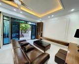 Bán nhà phố Trần Nguyên Hãn, lô góc, ngõ rộng ba gác tránh, vài bước ra mặt phố, 55m2