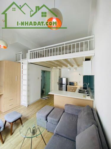 Cho thuê căn hộ mini ban công, gần Hàng Xanh giáp Quận 1 - 4