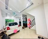 Bán nhà 11.3 tỷ ở Tây Hồ, có gara ô tô, lô góc, cách Hồ Tây chỉ vài chục mét
