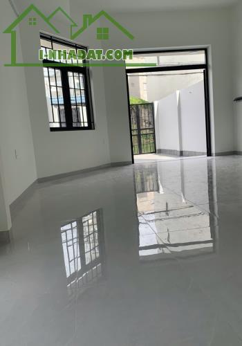 BÁN NHÀ 3 TẦNG CĂN GÓC 2 MẶT TIỀN ĐƯỜNG SỐ, Ra Nguyễn Duy Trinh 39M – 106M² – GIÁ 7,5T - 4