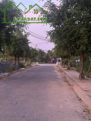 Nhà 2 tầng Đẹp Rực rỡ. MẶT TIỀN Đường Nhựa, Ngay Kênh Nổi. Tân Mỹ Chánh . Mỹ Tho.