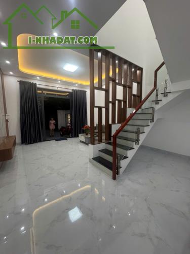 Nhà 2 tầng Đẹp Rực rỡ. MẶT TIỀN Đường Nhựa, Ngay Kênh Nổi. Tân Mỹ Chánh . Mỹ Tho. - 2