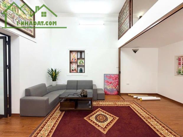 Bán căn hộ Phố Phùng Hưng, tầng 2, 60m2 x 3 ngủ - Sổ riêng - Nhà đẹp, KD, 1 bước ra phố - 4