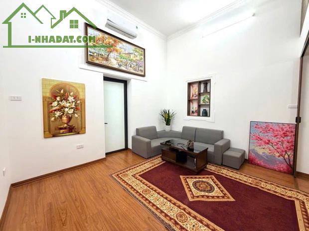 Bán căn hộ Phố Phùng Hưng, tầng 2, 60m2 x 3 ngủ - Sổ riêng - Nhà đẹp, KD, 1 bước ra phố - 1