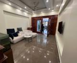 Cho thuê nguyên căn sân cổng Văn Cao, DT: 85m2, 4 ngủ khép kín.