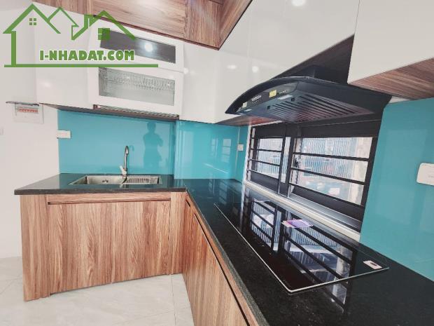 Bán nhà Văn Hội, 45m2,lô góc, 5 tầng, dân xây, oto 30m 8 tỷ hơn