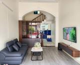 Cho thuê nhà 4 p.ngủ full đồ mặt phố Văn Cao.