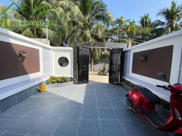 Nhà MỚI Đón Tết ĐẸP RỰC RỠ. Có sân ô-tô.  Long Hòa A, P. Đạo Thạnh - 1