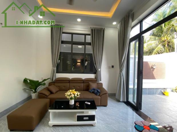 Nhà MỚI Đón Tết ĐẸP RỰC RỠ. Có sân ô-tô.  Long Hòa A, P. Đạo Thạnh - 2