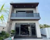 Nhà lầu mới xây dựng đường oto gần Quảng Trường Tp Mỹ T